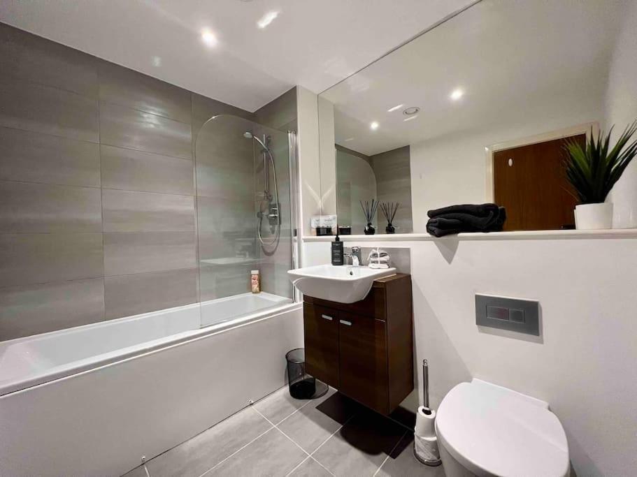 Liverpool Waterfront Apartment エクステリア 写真